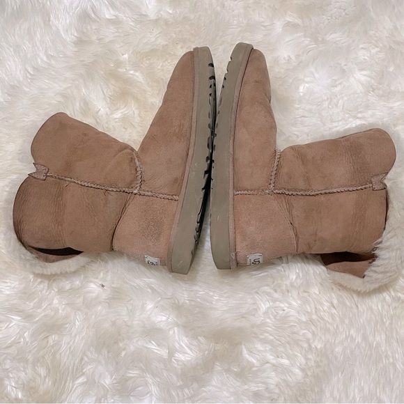 Ugg Short Womens Boots Size 8! - Picture 10 of 16